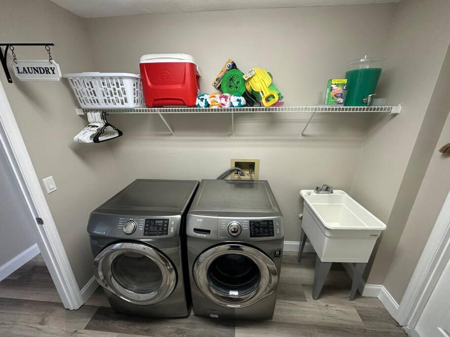 Manatee Oasis Weeki Wachee Family Fun Pool Home سبرينغ هيل المظهر الخارجي الصورة